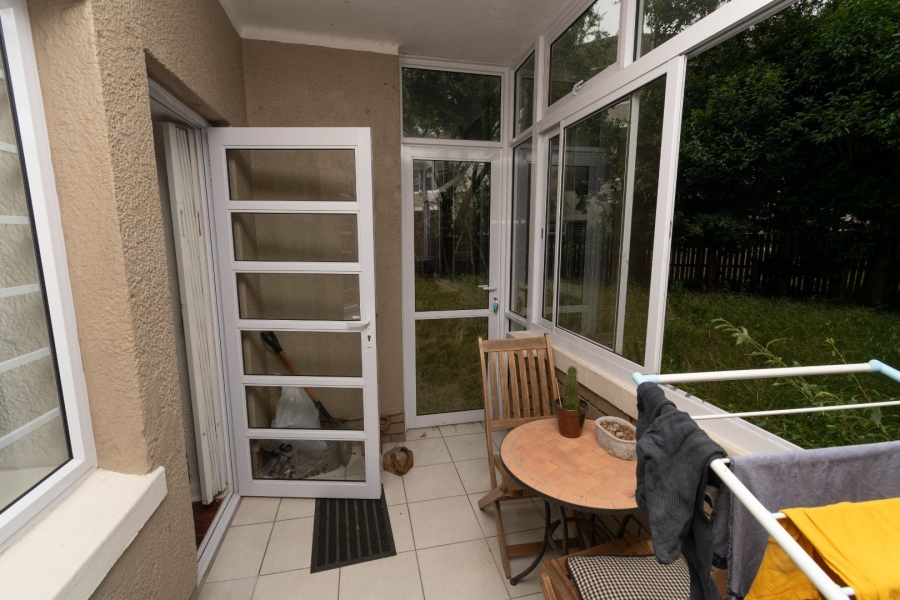 To Let 1 Bedroom Property for Rent in Kenilworth Western Cape